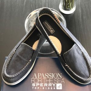 New-Women’s Sperry Topsiders-Size 10